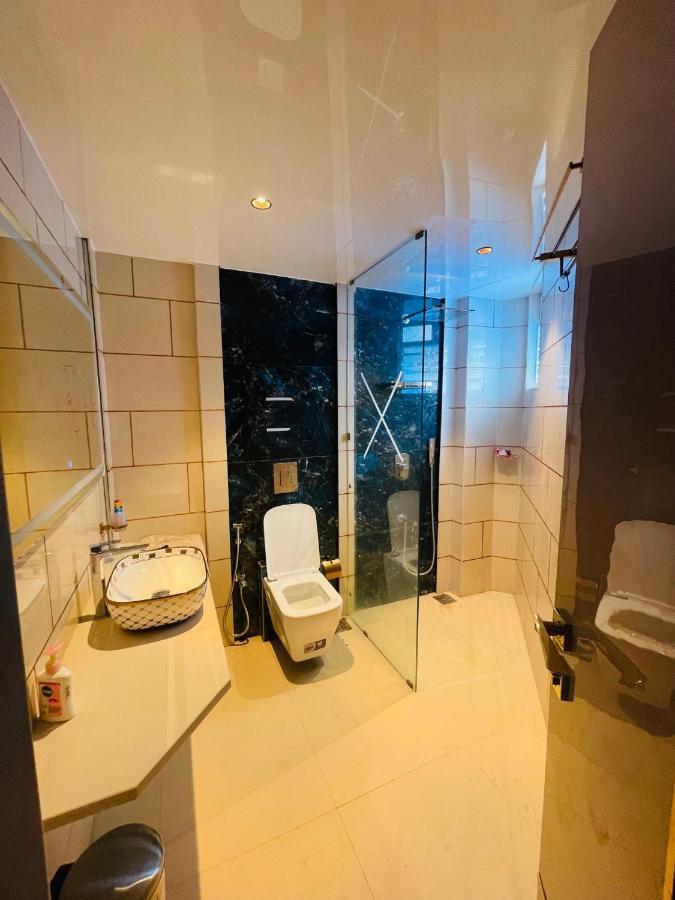 Executive Suite,1483048232:JPEG